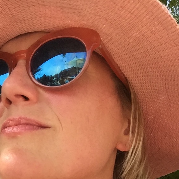 Meet your Posher, Abigail - Picture 1 of 1